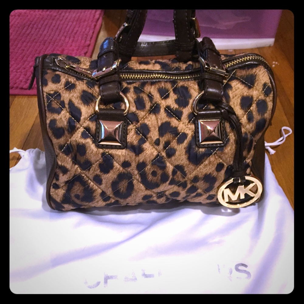 🌸Like new small leopard Micheal Kors Grayson